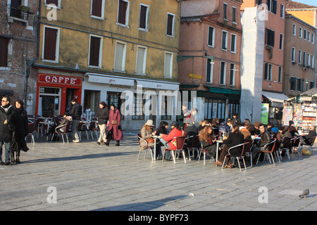 Caffè Rosso am Campo Santa Margherita, Venedig, Italien Stockfoto