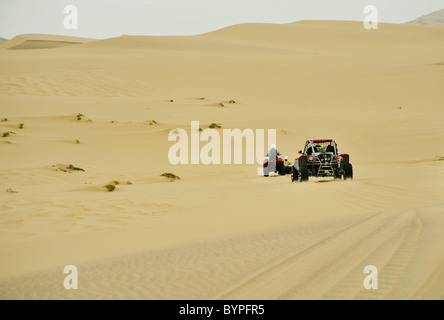 Swakopmund, Namibia, Landschaft, Menschen, 4x4, Quads und Dune Buggy fahren in der Namib Wüste auf Abenteuer Safari, afrikanische Landschaften, Aktivität Stockfoto
