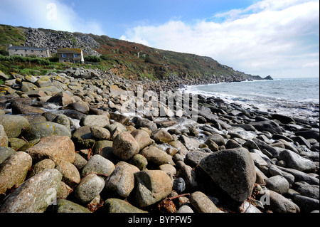 Landzunge am später Bucht an der südlichen Küste von Cornwall mit seiner unverwechselbaren verbunden Granit Felsen Formationen UK Stockfoto