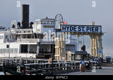 Die historische Fähre Eureka an der Hyde Street Pier in San Francisco - jetzt Teil der Maritime Historic Park Stockfoto