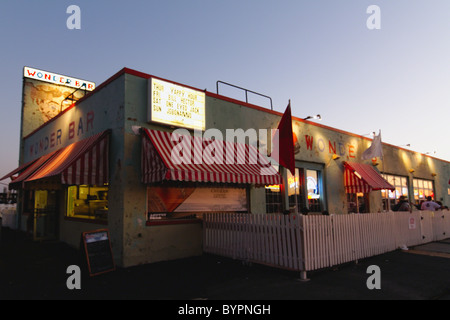 Wunder-Bar in der Nacht, Asbury Park, New Jersey Stockfoto