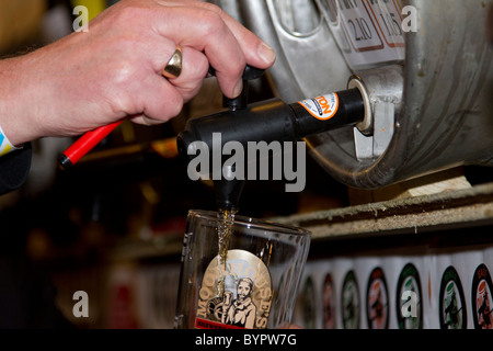 Regale und Stillage   7. Pendle Bierfest. Colne, Lancashire, UK Stockfoto