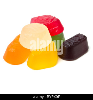 Eine Auswahl an Gummibärchen aus niedrigen Perspektive isoliert auf weiss. Stockfoto