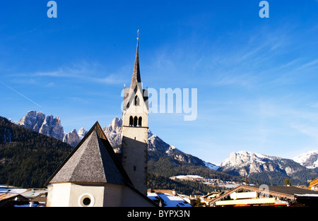 Bergkirche in den italienischen Alpen Stockfoto