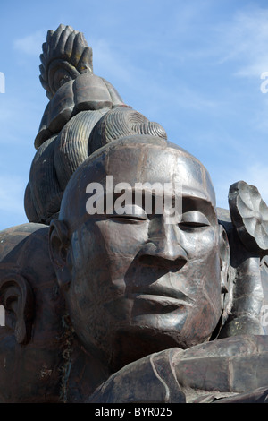 Drei Köpfe, sechs Arme Statue vor der San Francisco City Hall. Stockfoto