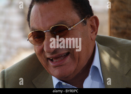 Minya, Ägypten - Ägyptische Präsident Hosni Mubarak Werbetätigkeit in Oberägypten bei Präsidentschaftswahlen.  Er wurde wiedergewählt. Stockfoto