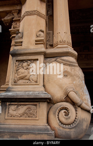 Sri Lanka, Stadtrand von Colombo, erlernte Tempel. Architektonisches Detail wichtiges religiöses Zentrum der buddhistischen und Tempel. Stockfoto