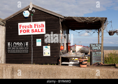 Fischgeschäft am Strand von Aldeburgh Suffolk Stockfoto