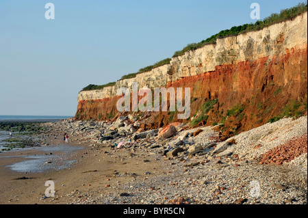 Die Klippen und Strand von Hunstanton in Norfolk. Stockfoto