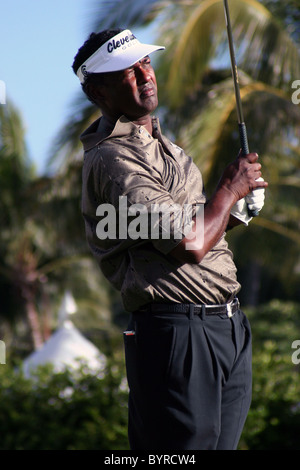 Fidschis PGA Golfer Vijay Singh arbeitet auf der driving Range nach einer Praxis Runden vor der 2005 Sony Open In Hawaii. Stockfoto