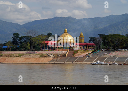 Chinesisch-prozentige Casino in Laos, auf das goldene Dreieck, Mekong River gegenüber von Sop Ruak, Thailand. Stockfoto