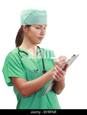 Junge Frau Doktor mit einem Notizblock, um Notizen, isoliert auf einem weißen Hintergrund zu nehmen. Stockfoto