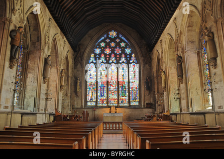 Kirche innen St Einkaufsmöglichkeiten, Ely Platz in London Stockfoto