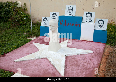 Kuba, Pinar Del Rio-Viñales (Vinales). Lokale Denkmal für fünf kubanischen "Helden" in den Vereinigten Staaten im Jahr 1998 wegen Spionage verhaftet. Stockfoto