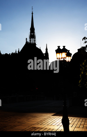 Die Saint-Chapelle Kirche Silhouette im Abendlicht in Paris Stockfoto