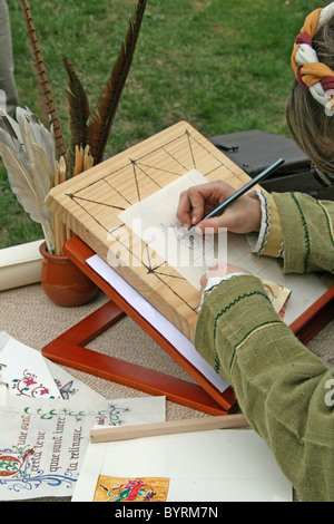 ein Beispiel für alte mittelalterliche gotische Schrift Stockfoto