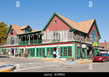 Carmen Verandah Restaurant an der Hauptstraße in Bar Harbor, Maine Stockfoto