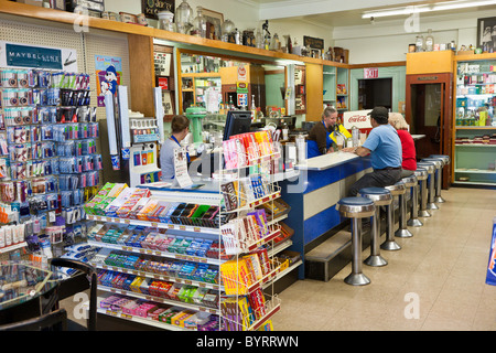 Alten altmodischen Sodabrunnen in Ecke des General Store auf der Main Street in Bar Harbor, Maine Stockfoto