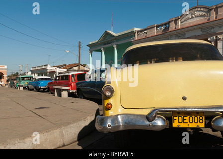 Alte Autos in das Quadrat von Palmira, Cienfuegos, Kuba. Stockfoto