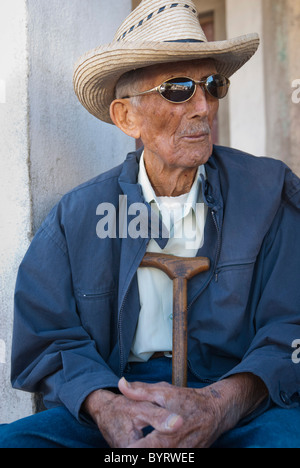 Alter Mann mit Cowboyhut, Palmira, Cienfuegos, Kuba, Karibik Stockfoto