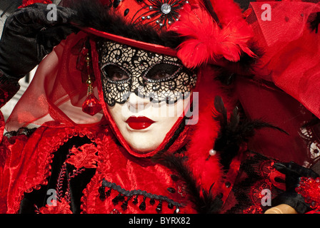 Venezianische Maske während des Karnevals in Nahaufnahme Stockfoto