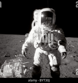 Apollo 12 Astronauten Alan L. Bean auf dem Mond. Stockfoto
