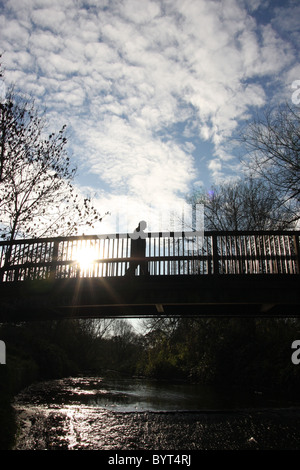 Brücke über den Fluss Ravensbourne nahe nstige, South East London Stockfoto