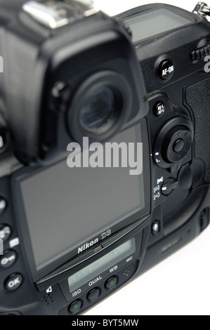 Detail-Aufnahme von einer Nikon D3 Digitalkamera Ausschnitt auf weißem Hintergrund Stockfoto