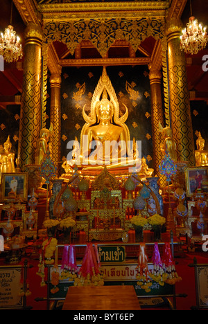 Buddhastatuen im Wat Phra Sri Rattana Mahathat in Phitsanulok, Thailand Stockfoto