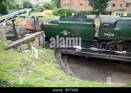 Swanage Station Plattenspieler Lokomotive Hampshire England UK 34028 Plattenspieler Hof Wartungshalle Stockfoto