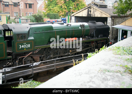 Swanage Station Plattenspieler Lokomotive Hampshire England UK 34028 Plattenspieler Hof Wartungshalle Stockfoto