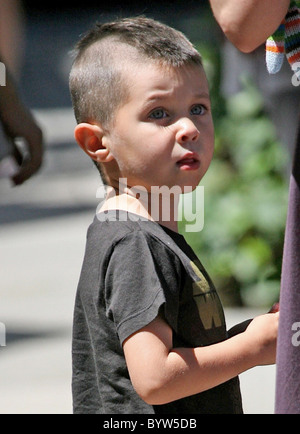 Shanna Moakler Ex-Frau von Travis Barker verlässt den Efeu mit ihrem Sohn Landon Asher Barker Los Angeles, Kalifornien - 12.07.07 Stockfoto