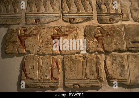 Ägyptische Kunst. Talatat Wände aus dem Tempel von Amenophis IV. Ritual, um den Sonnengott Amun. Ägypten. Stockfoto