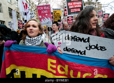 Demonstration der studentischen Protest gegen Kürzungen bei den Studiengebühren Gebühren London 2011 Stockfoto