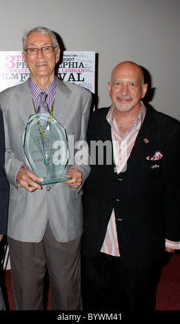 Farley Granger und Thom Cardwell, Leiter der Entwicklung von PIGLFF Hollywood Schauspieler Farley Granger (Alfred Stockfoto