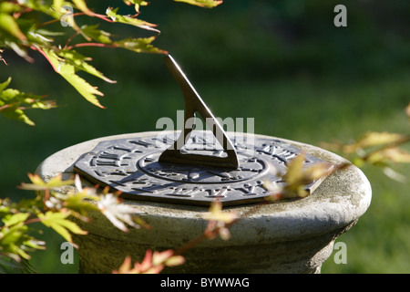 Garten Sonnenuhr Stockfoto