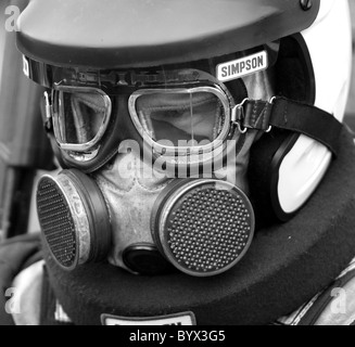 Rennfahrer Gesicht ziehen Maske Stockfoto