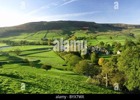 Ansicht von oben Burnsall, wharfedale, Yorkshire Dales im Herbst Stockfoto