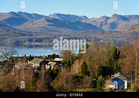 Der Lake District Fellsl und Windermere aus Holbeck Lane, Troutbeck, Nationalpark Lake District, Cumbria, England, Großbritannien Stockfoto