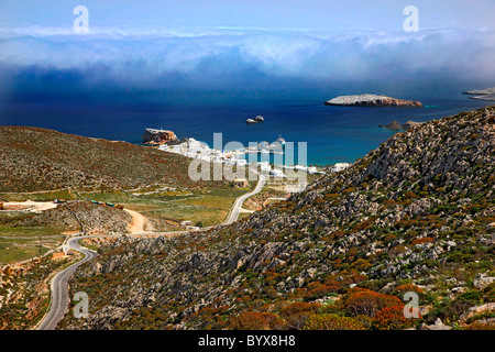 Dies ist Karavostasis, ein kleines Dorf und wichtigsten Hafen von Folegandros Insel. Kykladen, Griechenland Stockfoto