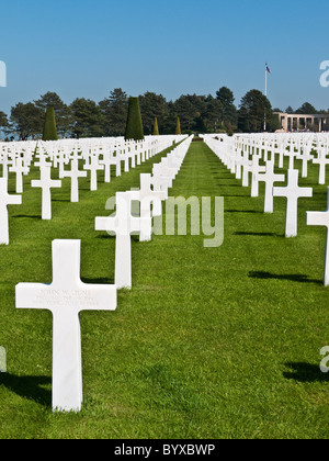 Reihen von Gräbern an der amerikanische Soldatenfriedhof, Omaha Beach in der Normandie, Frankreich Stockfoto