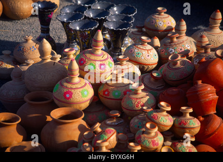 Ras Al Khaimah UAE Freitag Markt Masafi Töpfe zum Verkauf Stockfoto