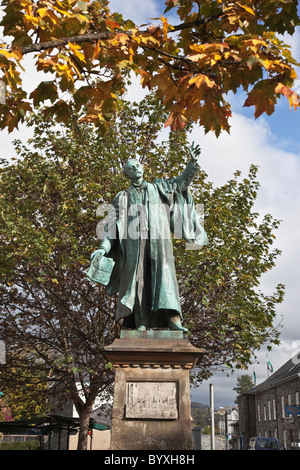 Statue von Thomas Ellis, eine liberale Wartungstafel für Meirionnydd, die eine berühmte Rede fordert eine walisische Parlament in Bala Stockfoto