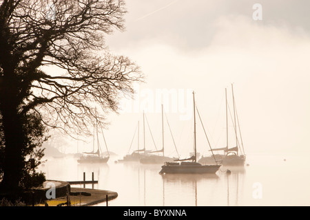 Waterhead in Ambleside am Lake Windermere, Lake District, UK, an einem nebligen Wintern Morgen, Stockfoto