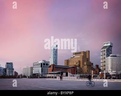 Bild von Liverpool Skyline bei Nacht mit Langzeitbelichtung, Hochhäuser und Stadtlandschaft vom Molenkopf zeigen Stockfoto