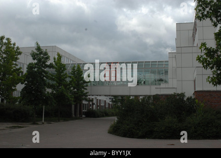 John-F.-Kennedy-Schule in Berlin Zehlendorf Nachbarschaft. Brad Pitt