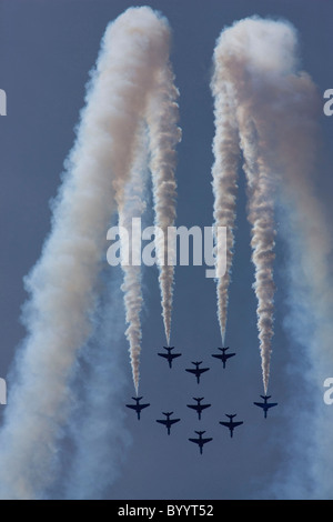 Royal Air Force Red Arrows Bildung Anzeige über RAF Lyneham Stockfoto