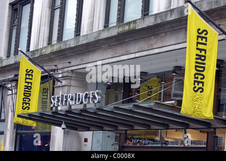 Shop-Zeichen auf das Kaufhaus Selfridges in der Oxford Street, London, England Stockfoto