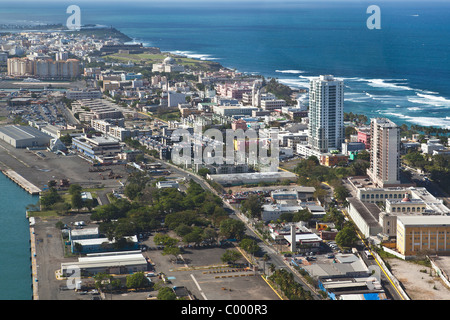 Luftaufnahme der Stadt mit Blick auf die Altstadt San Juan, Puerto Rico San Juan. Stockfoto