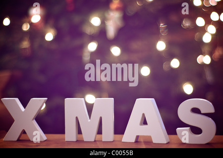 Weihnachten als Weihnachten vor Weihnachten Baum geschrieben. Stockfoto